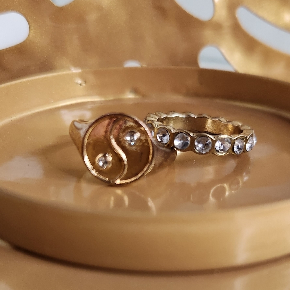 Lot 2 gold‎ tone  costume rings. Peace sign band cz stones 8 infinity band 7 cz - Picture 4 of 6